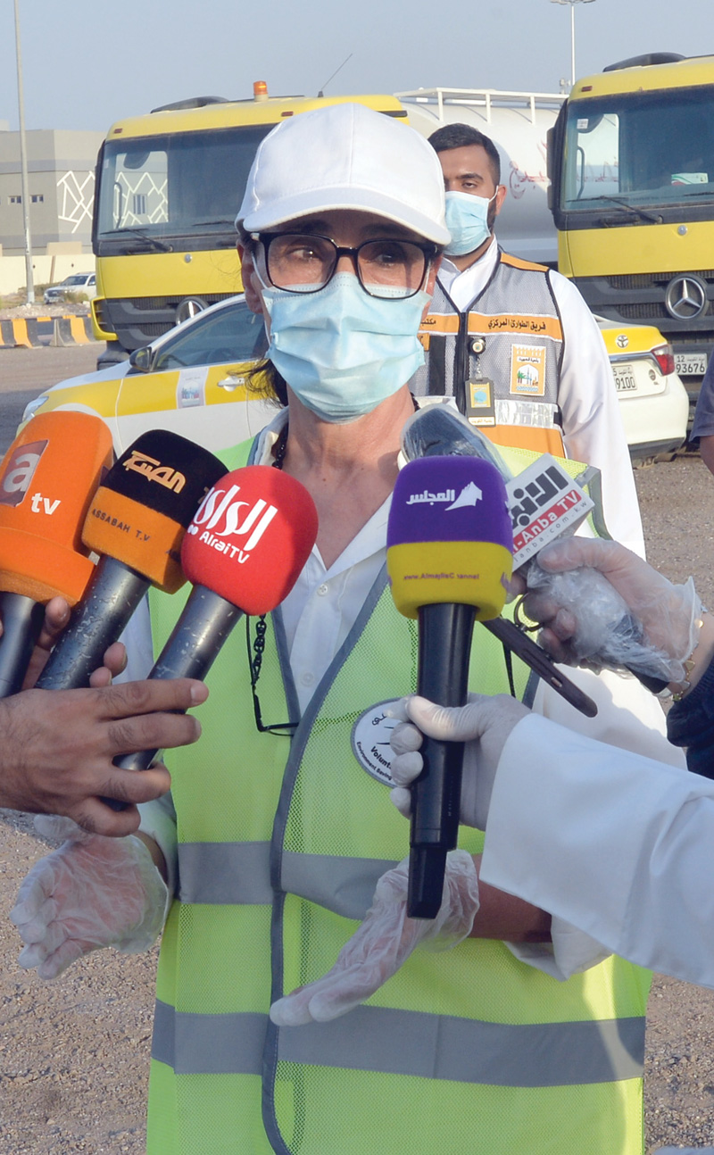 أمثال الأحمد تتحدث للصحافيين 