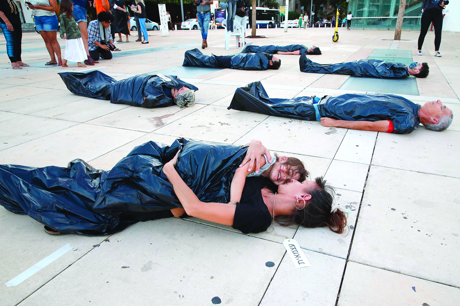 u0645u0648u0638u0641u0648 u0627u0644u0642u0637u0627u0639 u0627u0644u062eu0627u0635 u064au062du062au062cu0648u0646 u0639u0644u0649 u0627u0644u0625u063au0644u0627u0642 u0641u064a u062au0644 u0623u0628u064au0628t (u0623 u0641 u0628)