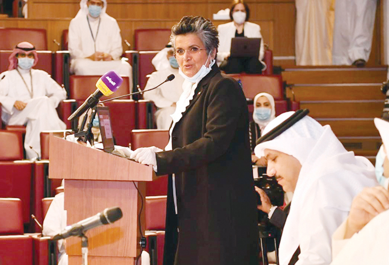 الهاشم خلال حديثها في اللقاء