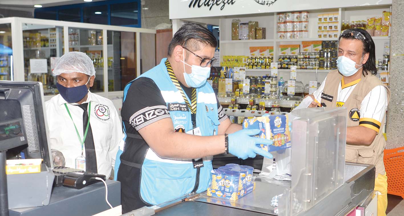 مساعدة في تعبئة الأكياس 