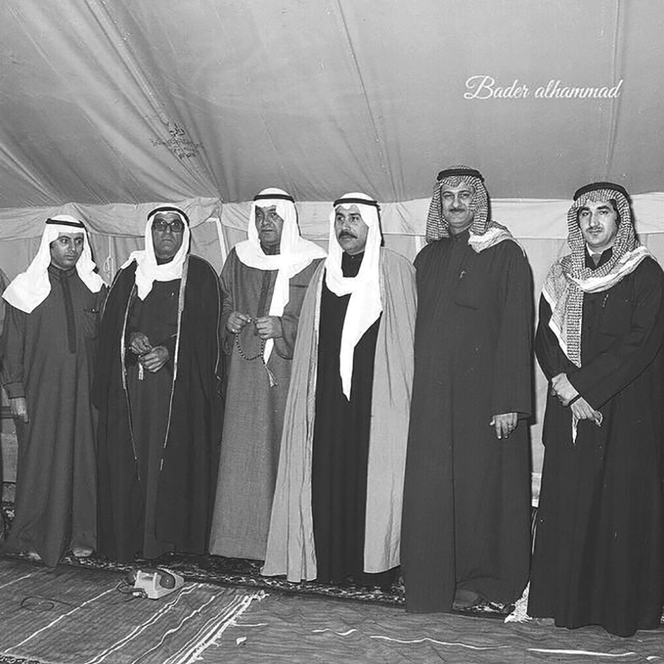 حبيب جوهر حيات مع عدد من ناخبيه