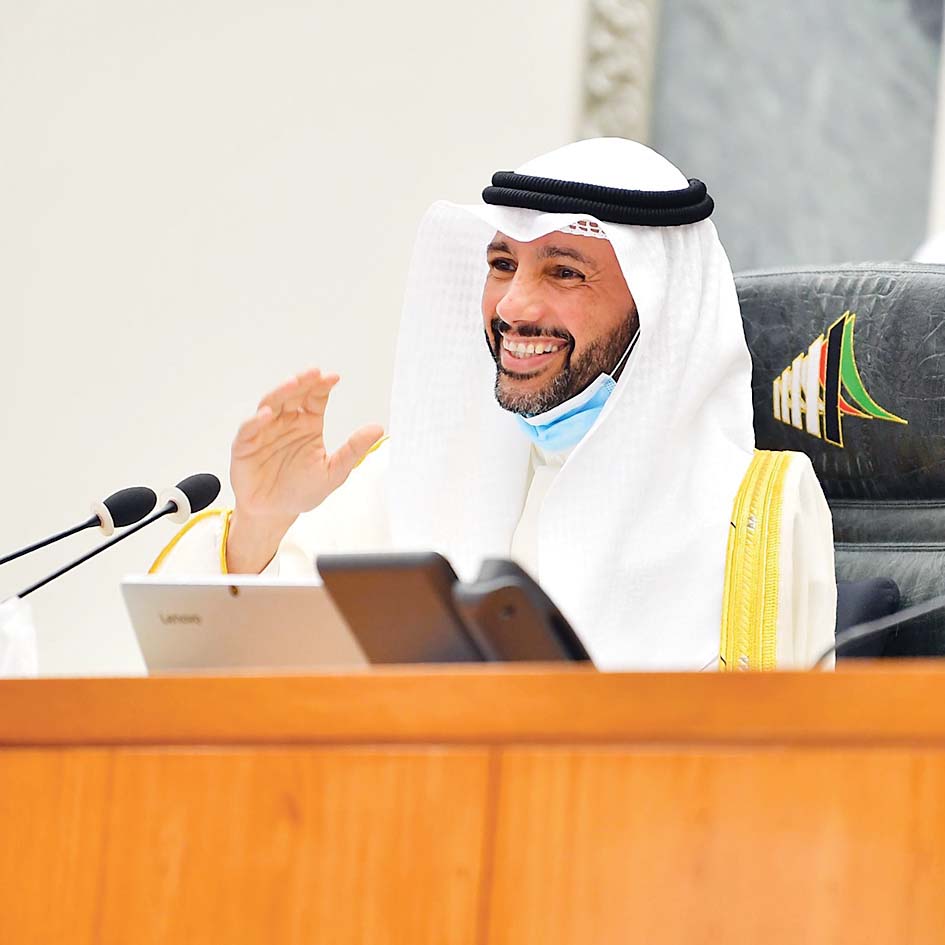 الغانم مُمازحاً الخالد