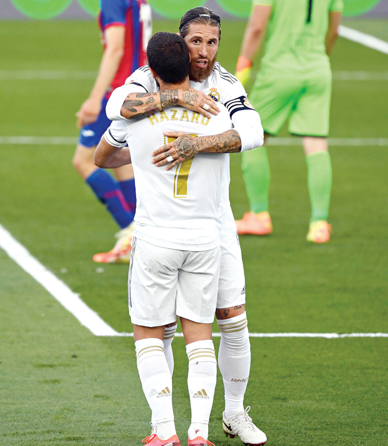 راموس وهازار... ورقتان رابحتان لريال مدريد في رهان الدوري الإسباني       	        (رويترز) 