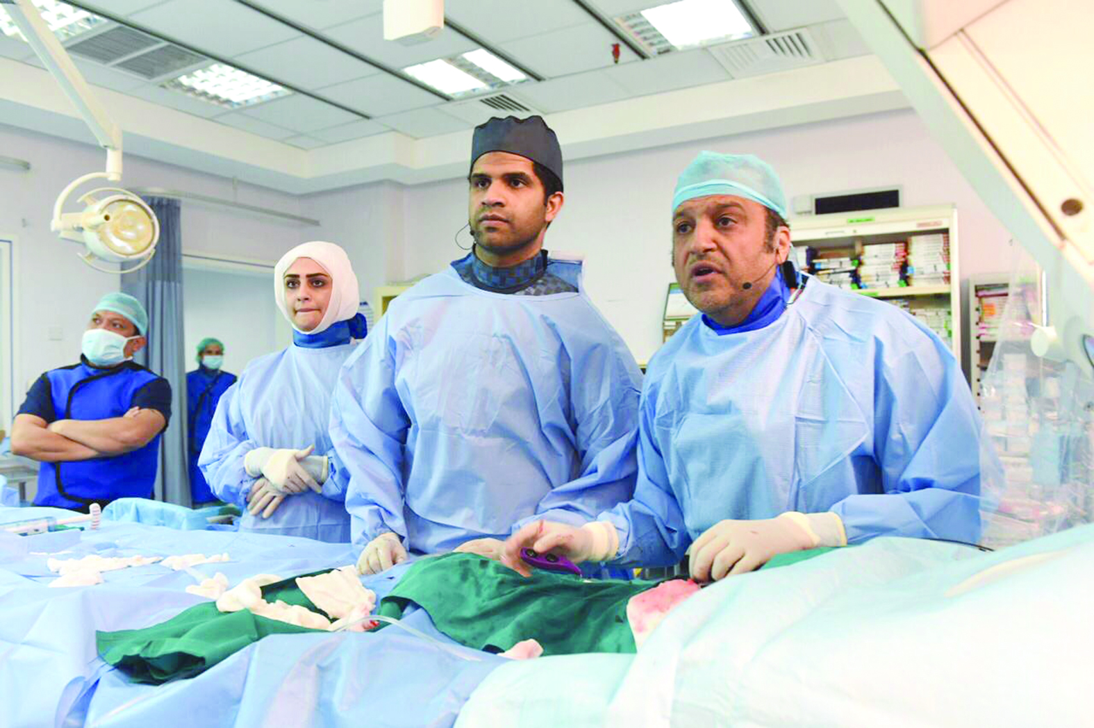 الرشدان خلال إحدى عملياته الجراحية