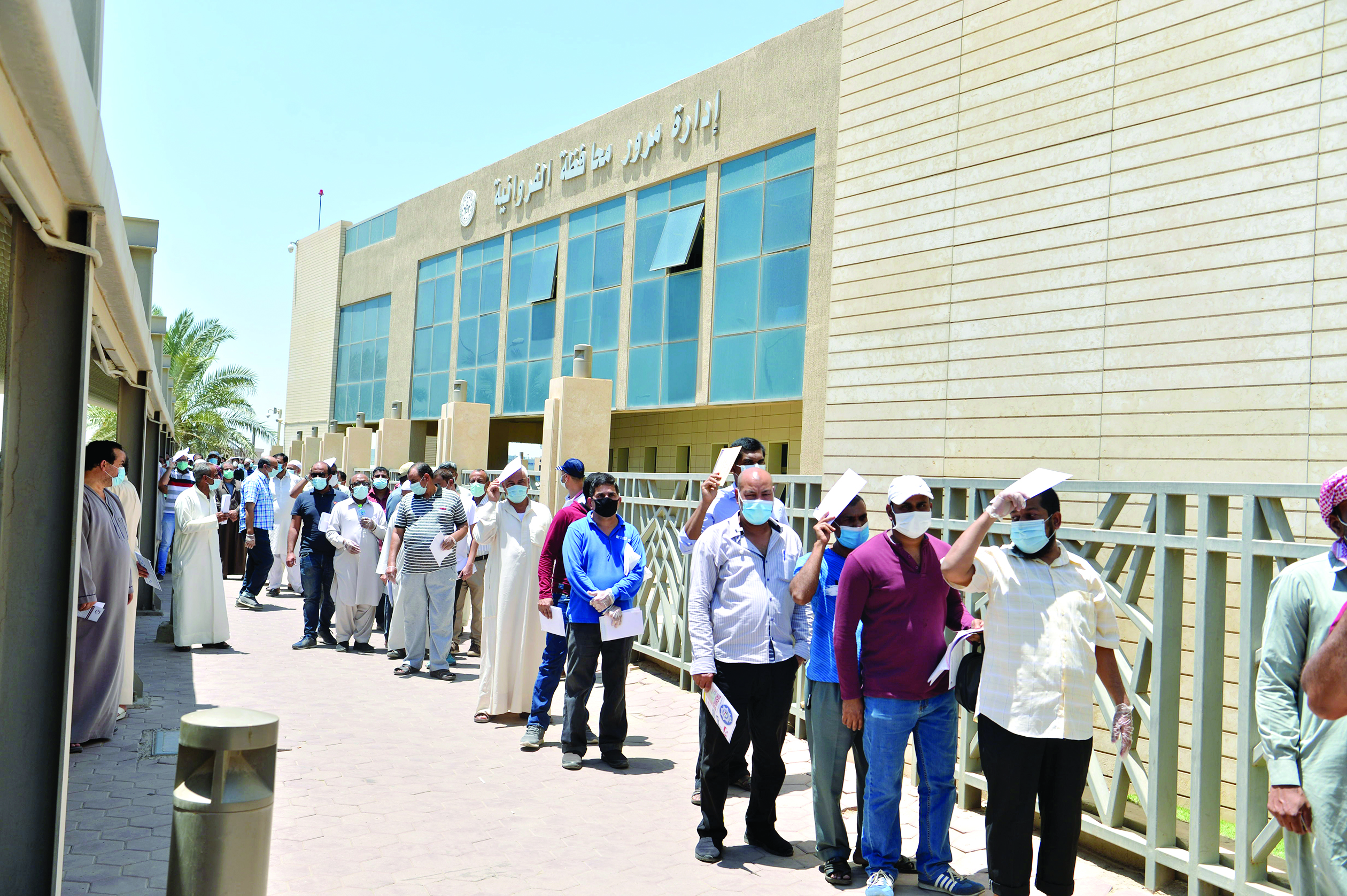 u0637u0627u0628u0648u0631 u0637u0648u064au0644 u062au062du062a u0623u0634u0639u0629 u0627u0644u0634u0645u0633 u0623u0645u0627u0645 u0645u0631u0648u0631 u0627u0644u0641u0631u0648u0627u0646u064au0629t  (u062au0635u0648u064au0631 u0646u0627u064au0641 u0627u0644u0639u0642u0644u0629)