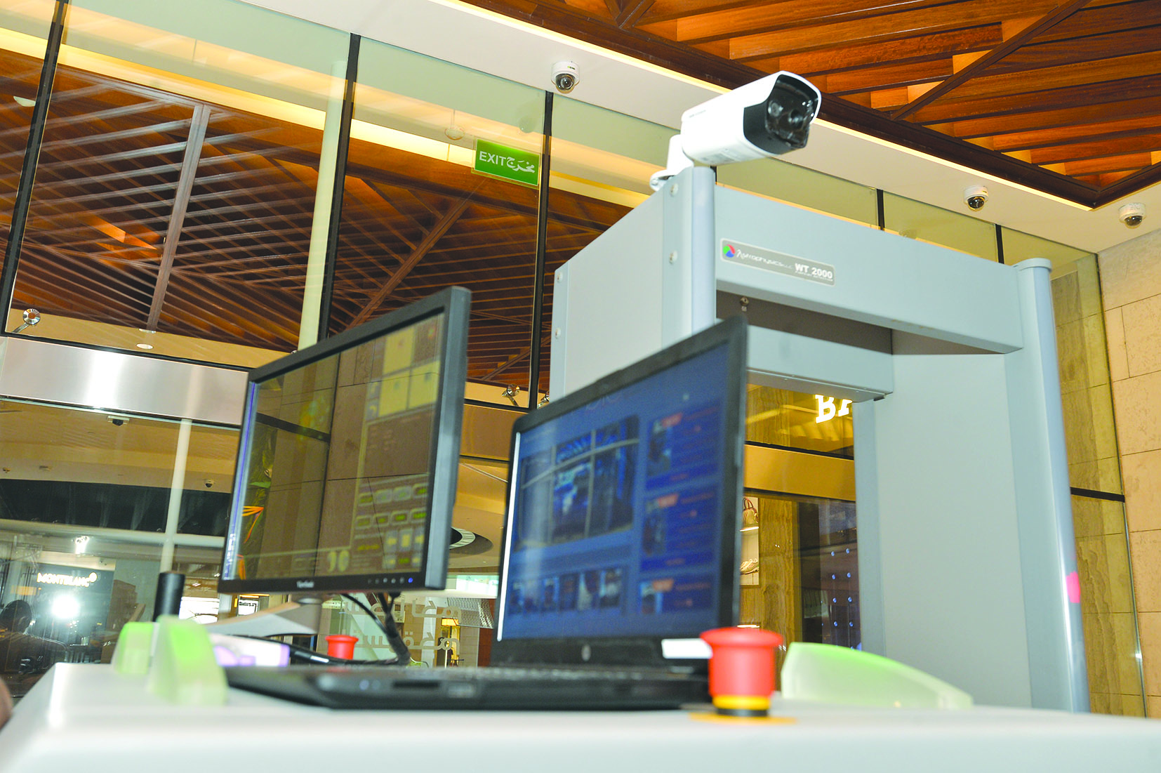 كاميرا حرارية لرصد درجة حرارة الزبائن 