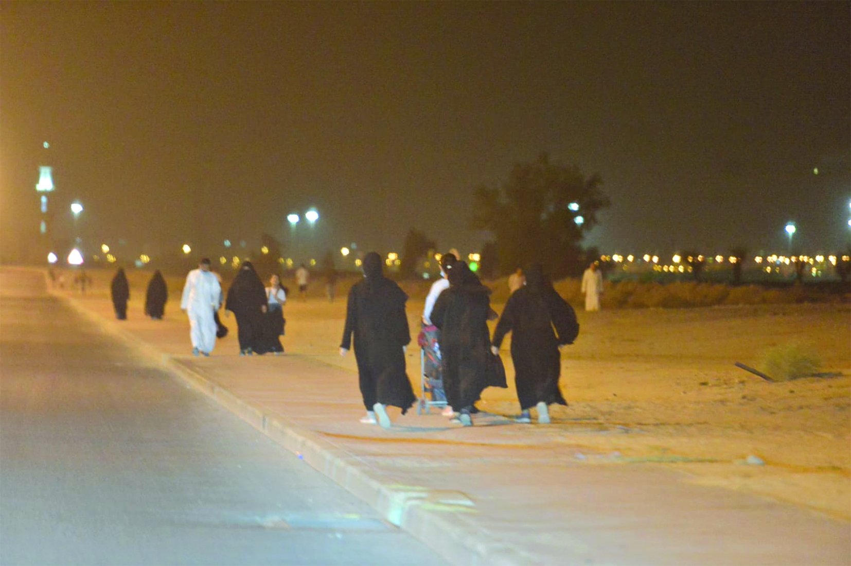 ... وغاب الالتزام الصحي      	    