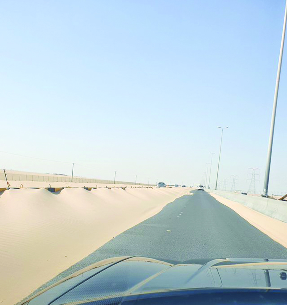 u0631u0645u0627u0644 u0632u0627u062du0641u0629 u0639u0644u0649 u062cu0627u0646u0628u064a u0627u0644u0637u0631u064au0642 