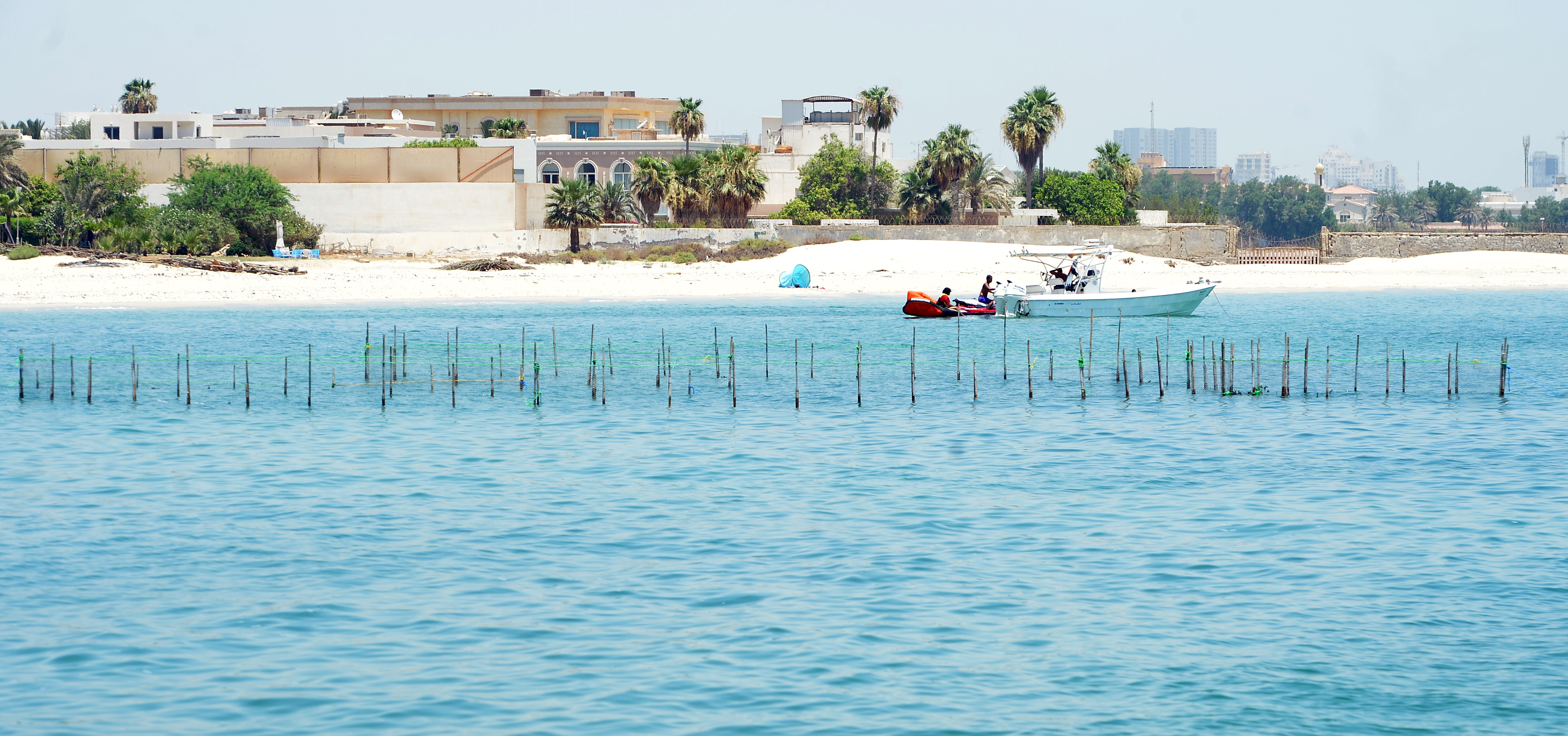 حظرة أخرى قبالة الساحل