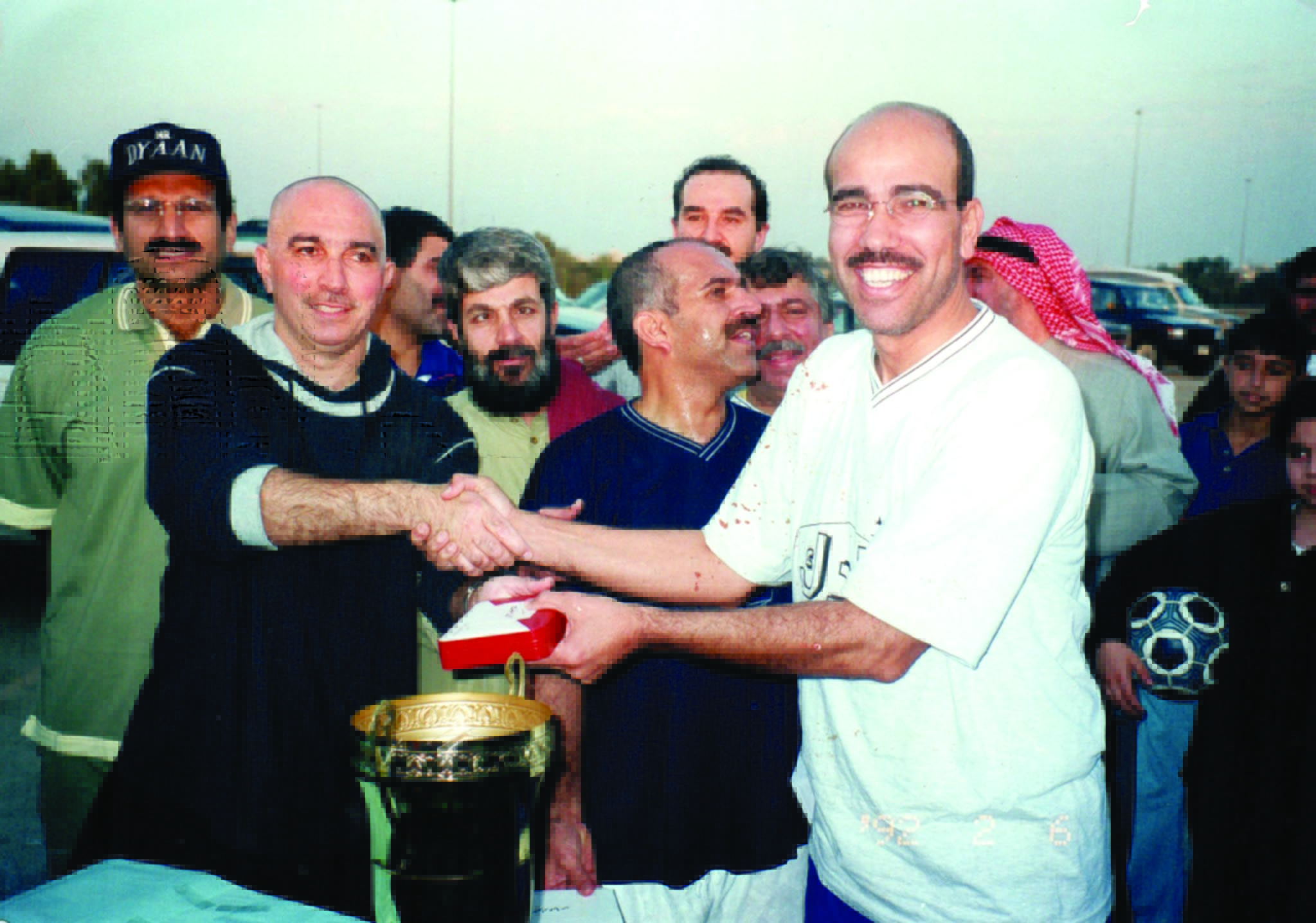 جمال ضاهر يُكرَّم من مسعود حيات «الأب الروحي» لفريق الجوازات