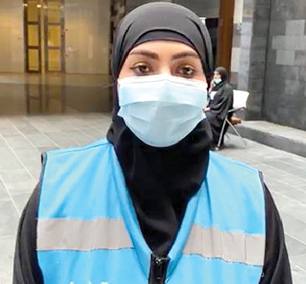 إحدى المتطوعات