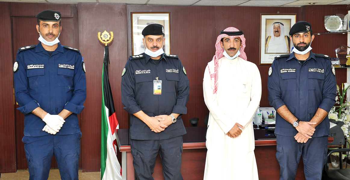 الجلال وبن مرعي والكندري مع الزميل نايف كريم