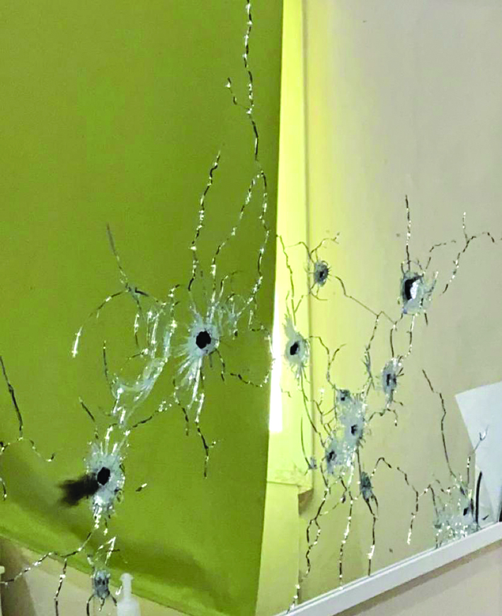 بداية الشرارة (آثار الرصاص على منزل المواطنة) 