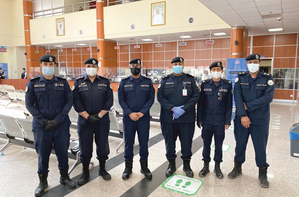 الهاجري متوسطاً ضباط مرور حولي