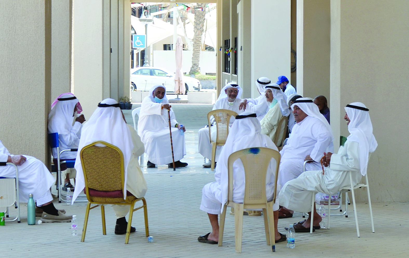 u0643u0628u0627u0631 u0627u0644u0633u0646 u064au062cu062au0645u0639u0648u0646 u0645u0646 u062cu062fu064au062f u0641u064a u0634u0627u0631u0639 u0627u0644u063au0631u0628u0644u0644u064a                 t          (u062au0635u0648u064au0631 u0623u0633u0639u062f u0639u0628u062fu0627u0644u0644u0647)