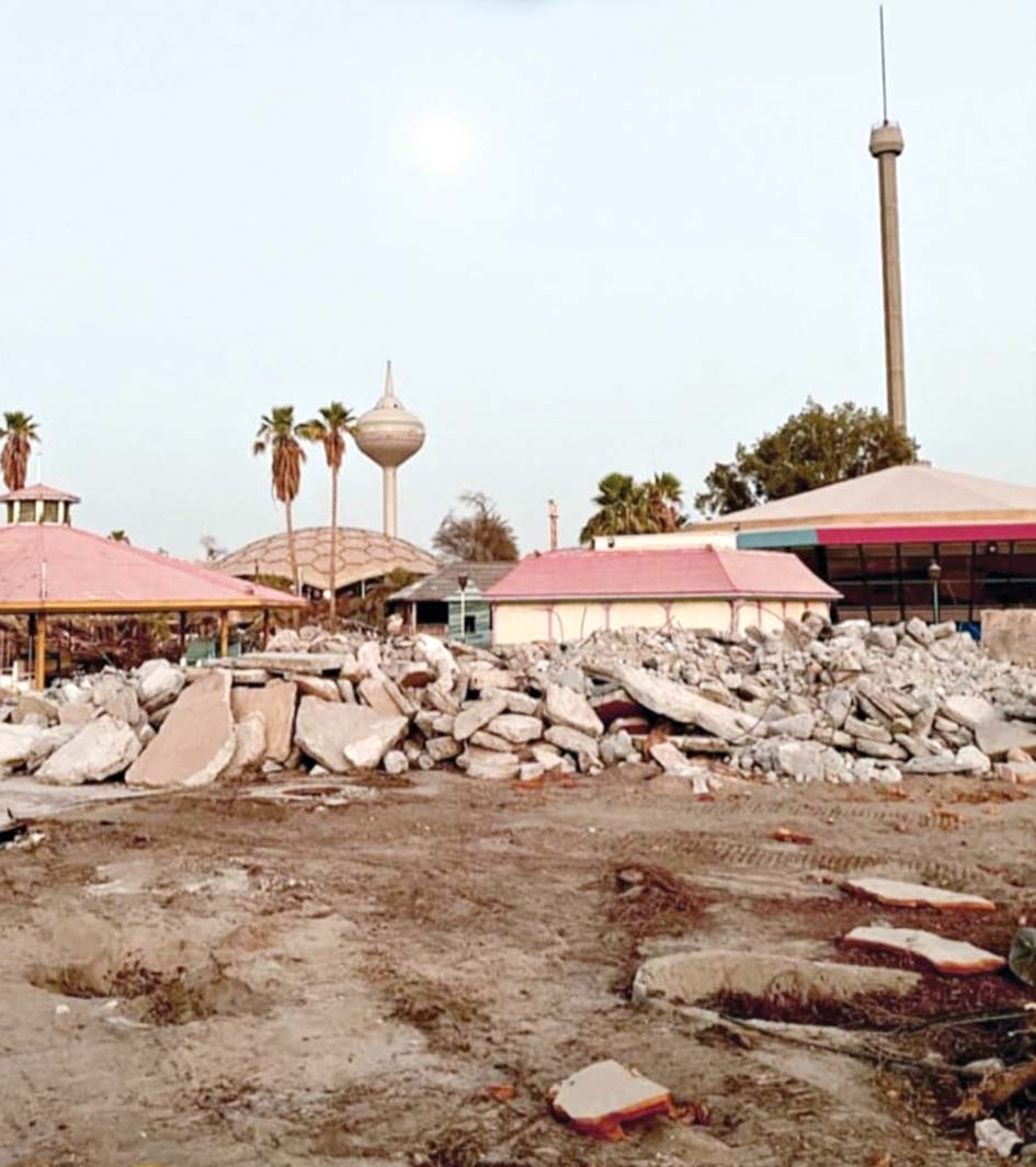 المدينة أصبحت أطلالا