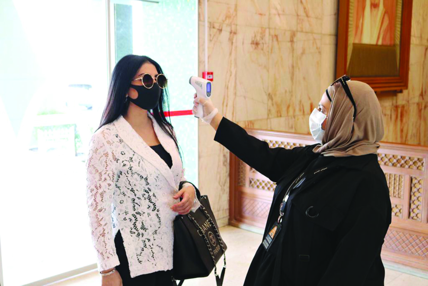 u0641u062du0635 u0627u0644u062du0631u0627u0631u0629 u0644u0625u062du062fu0649 u0645u0648u0638u0641u0627u062a u0627u0644u0645u062cu0644u0633 u0644u062fu0649 u062fu062eu0648u0644u0647u0627