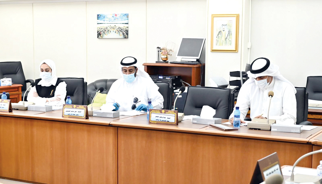 u0645u0645u062bu0644u0648 u062du0645u0644u0629 u00abu0643u0648u064au062au064au0648u0646 u0628u0644u0627 u0631u0648u0627u062au0628u00bb u0641u064a u0627u062cu062au0645u0627u0639 u0627u0644u0644u062cu0646u0629 u0627u0644u0635u062du064au0629 u0627u0644u0628u0631u0644u0645u0627u0646u064au0629