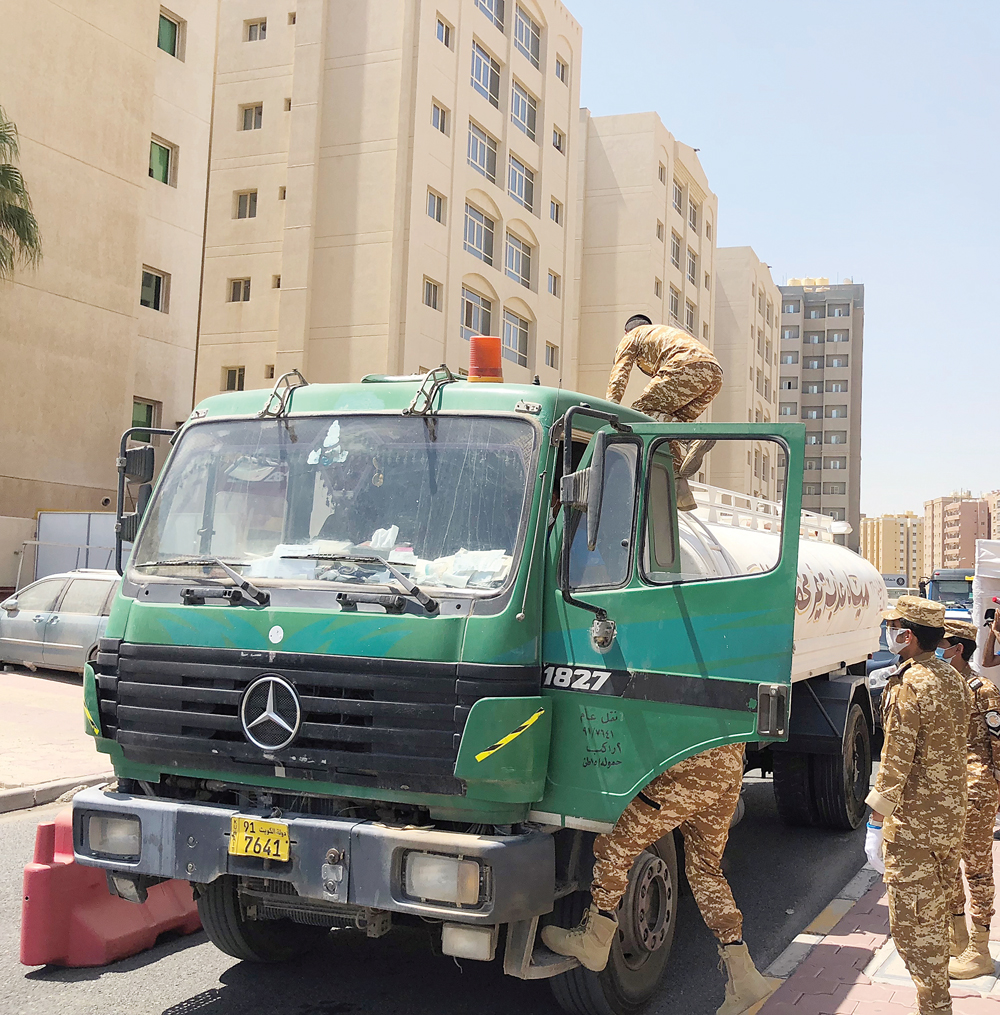 البحث عن هاربين في صهريج الماء 