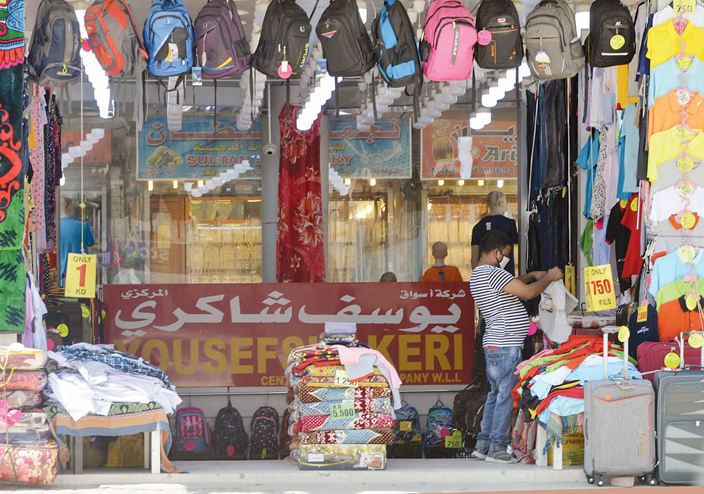 أحد المحلات في الجليب                               	                                (تصوير أسعد عبدالله)