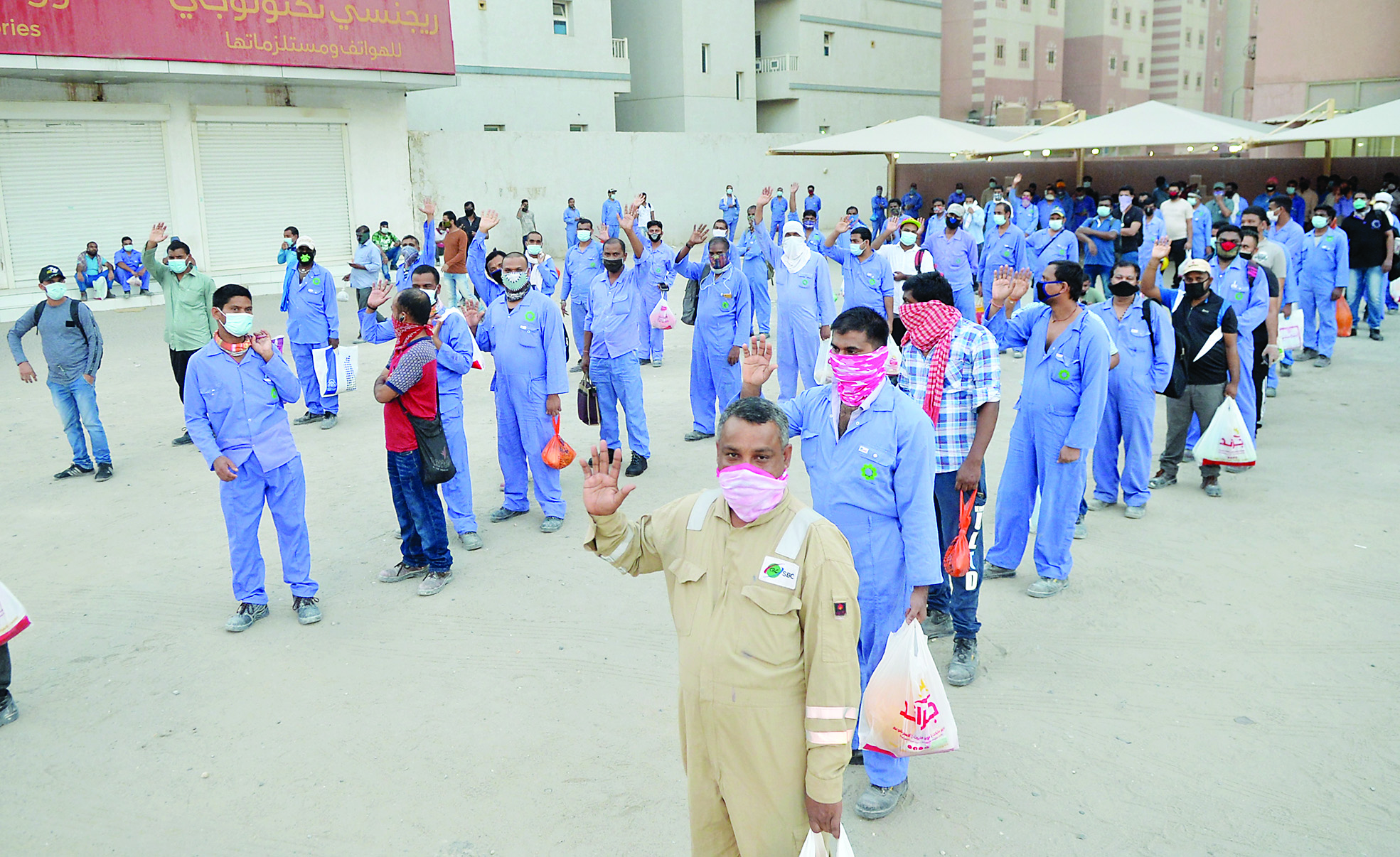 u0639u0645u0627u0644 u064au0635u0637u0641u0648u0646 u0641u064a u0627u0644u0645u0647u0628u0648u0644u0629 u0644u0644u0630u0647u0627u0628 u0625u0644u0649 u0639u0645u0644u0647u0645 t(u062au0635u0648u064au0631 u0623u0633u0639u062f u0639u0628u062fu0627u0644u0644u0647)