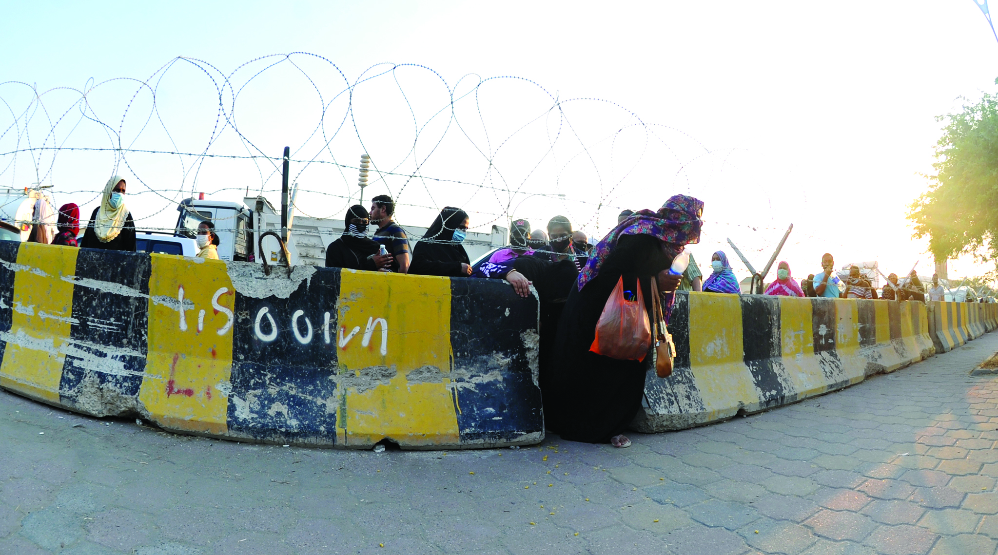 u062au062fu0627u0641u0639 u0648u0645u0631u0648u0631 u0645u0646 u062au062du062a u0627u0644u0623u0633u0644u0627u0643 u0627u0644u0634u0627u0626u0643u0629 u0644u0644u062du0635u0648u0644 u0639u0644u0649 u0627u0644u0645u0633u0627u0639u062fu0627u062a