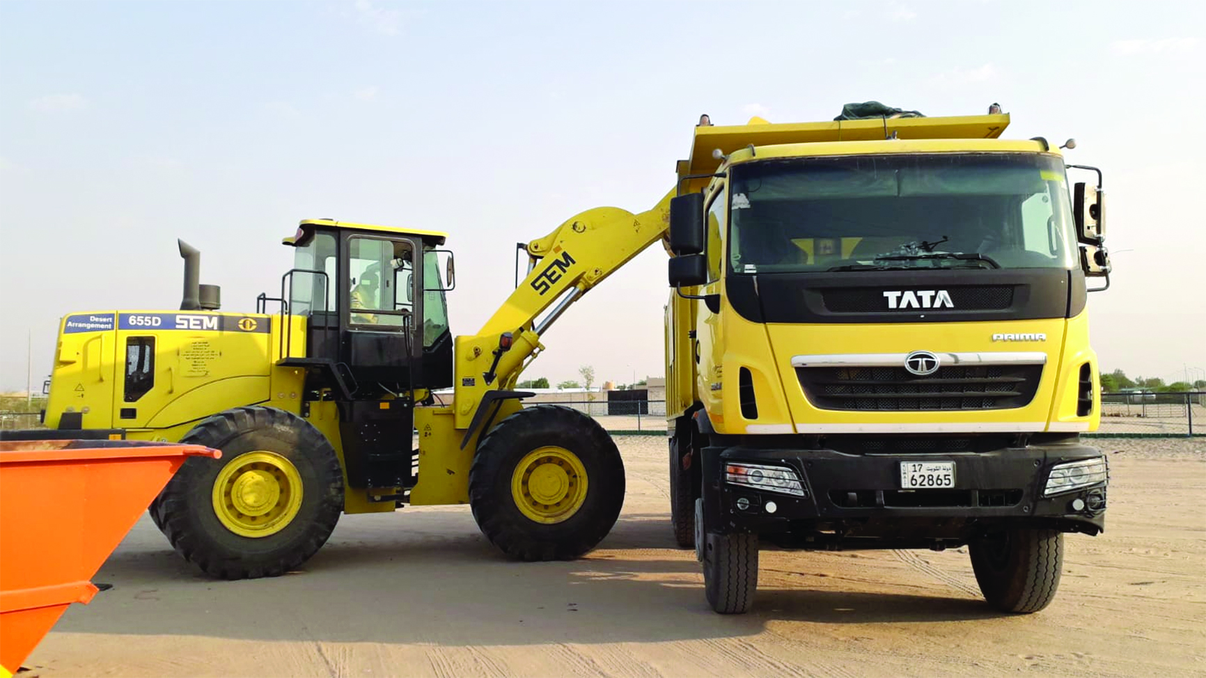 بلدية الأحمدي تعمل على نظافة جواخير الوفرة