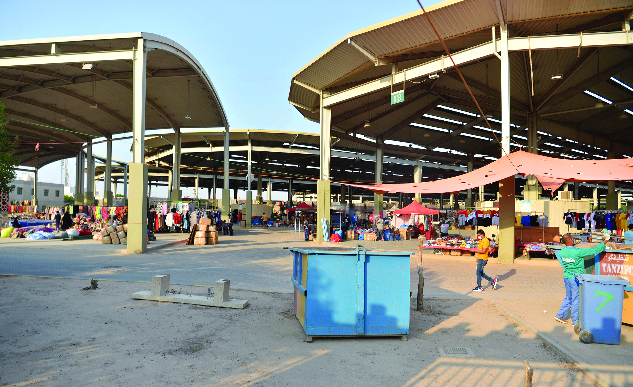 u0633u0648u0642 u0627u0644u062cu064fu0645u0639u0629 u0628u0644u0627 u0631u0648u0651u0627u062f u0628u0639u062f u0625u063au0644u0627u0642u0647  t(u062au0635u0648u064au0631 u0646u0627u064au0641 u0627u0644u0639u0642u0644u0629)