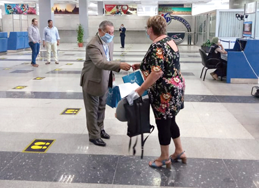 u0633u0627u0626u062du0629 u0645u062cu0631u064au0629 u062au062au0644u0642u0651u0649 u0647u062fu064au0629 u0641u064a u0645u0637u0627u0631 u0627u0644u063au0631u062fu0642u0629 