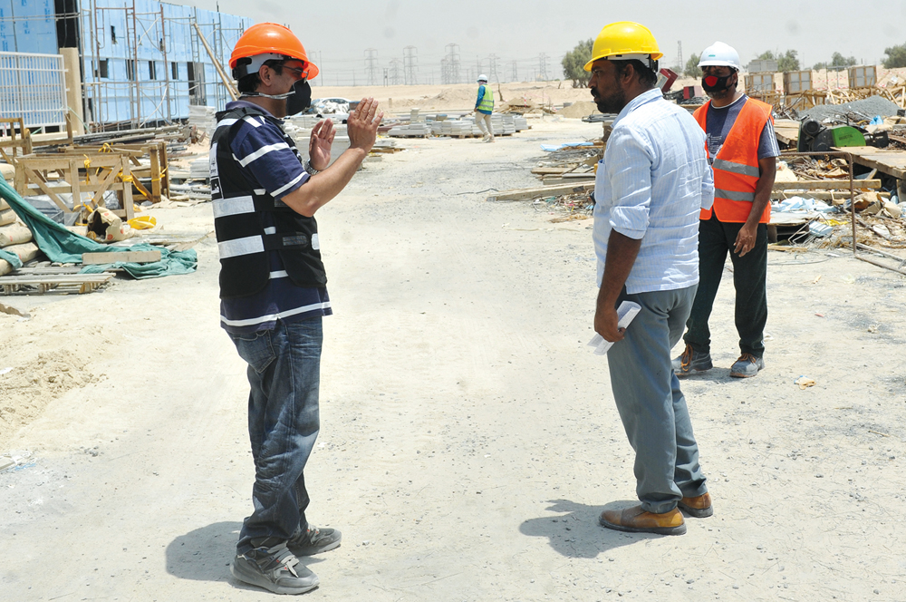 تنبيه وتعليمات لأحد العمال