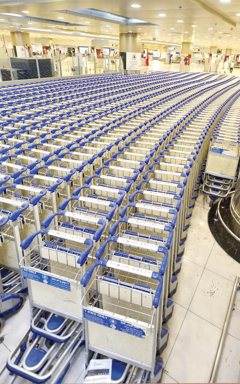 العربات تنتظر المسافرين