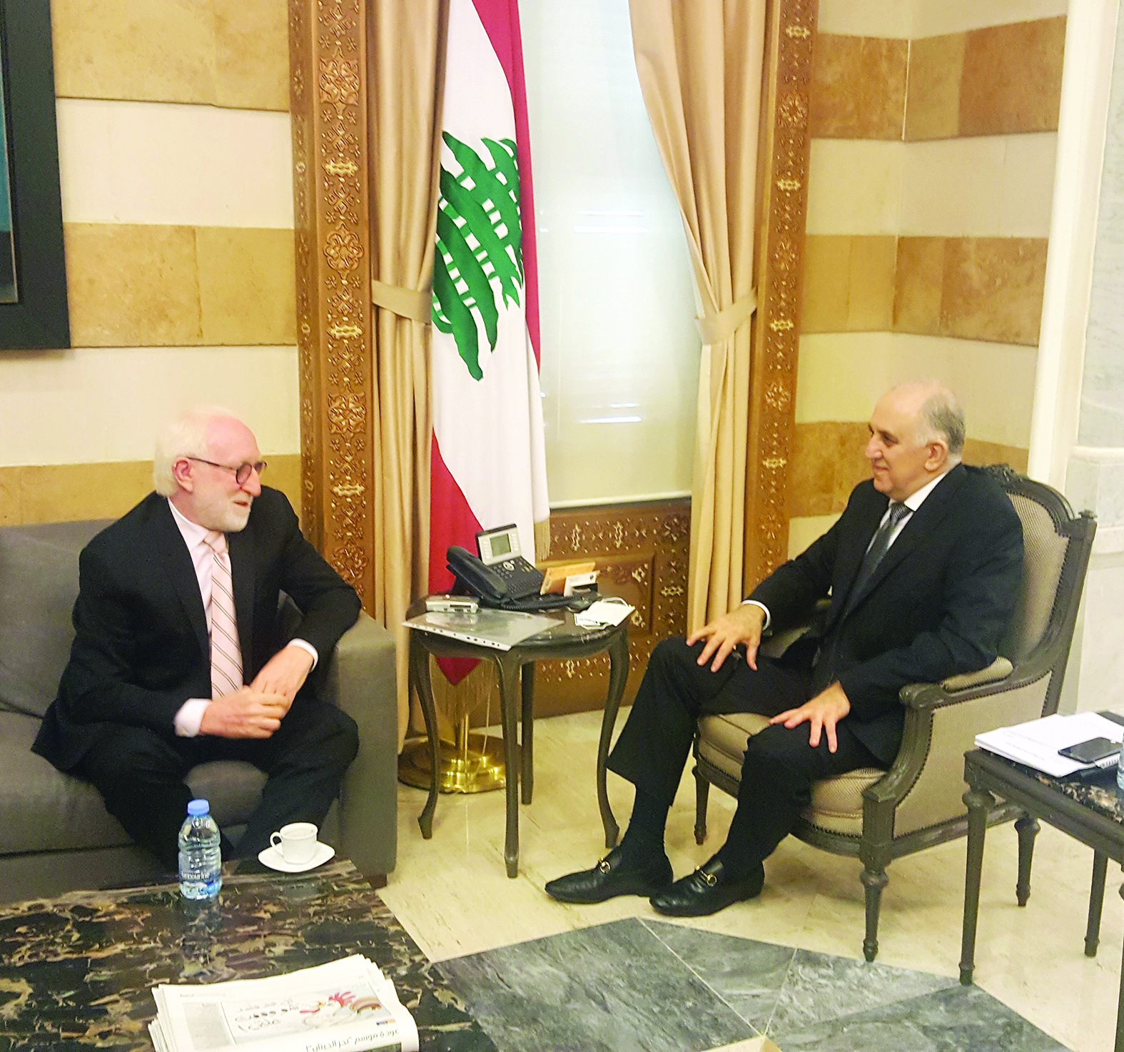 الوزير فهمي يتحدث للزميل وسام أبو حرفوش