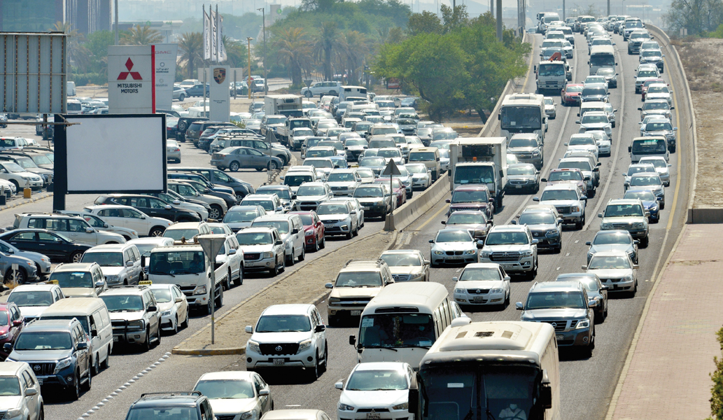 عودة نشاط التاكسي أعادت الزحمة 	(تصوير نايف العقلة)
