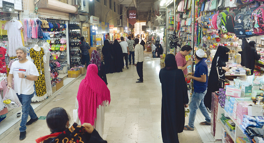 حركة خفيفة في المجمعات التجارية                                   	(تصوير نايف العقلة)