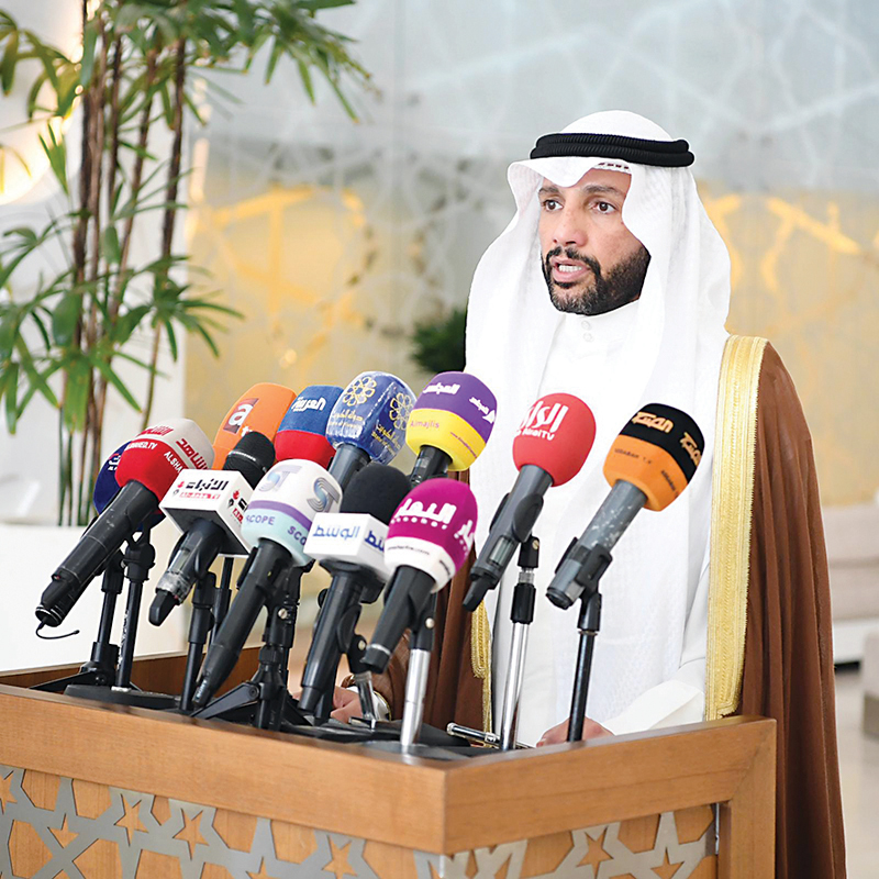 الغانم متحدثاً لوسائل الإعلام