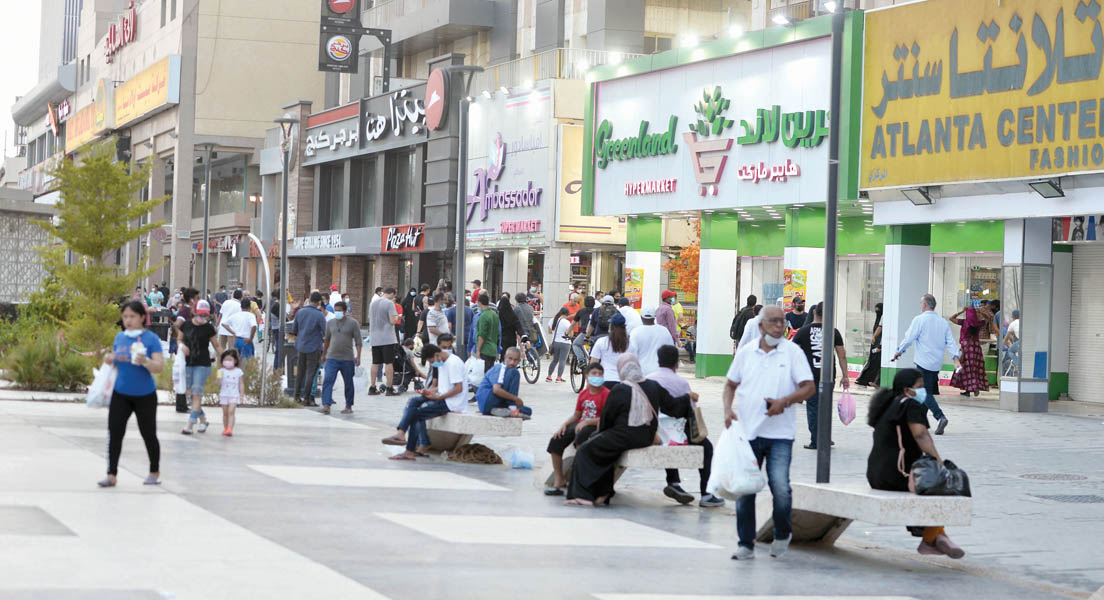 الكراسي لمن يجلس أولاً 