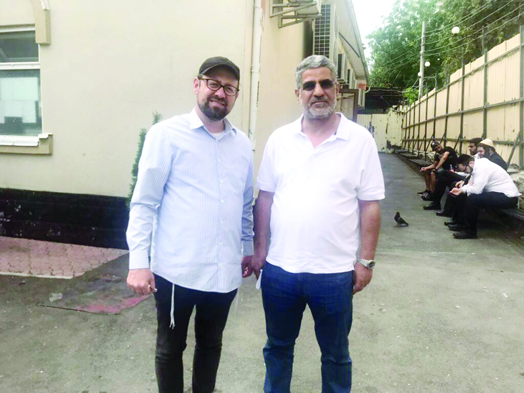 u0627u0644u0633u0641u064au0631 u0645u0639 u0623u062du062f u0645u0631u0627u0641u0642u064au0647 u0627u0644u064au0647u0648u062fu064au064au0646 u062eu0644u0627u0644 u0627u0644u062cu0648u0644u0629