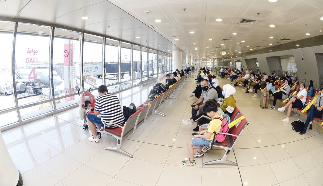 u0631u0643u0627u0628 u0641u064a u0642u0627u0639u0629 u0627u0644u0627u0646u062au0638u0627u0631 u0642u0628u0644 u0627u0644u062fu062eu0648u0644 u0625u0644u0649 u0627u0644u0637u0627u0626u0631u0629t (u062au0635u0648u064au0631 u0623u0633u0639u062f u0639u0628u062fu0627u0644u0644u0647)