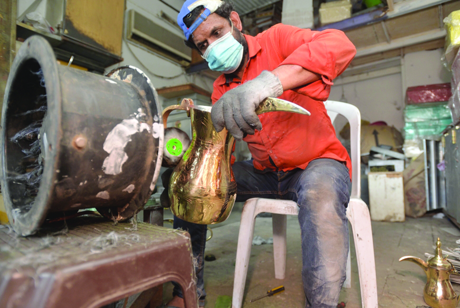 سوق الصفافير عاد للعمل بانتظار زبائنه      		      (تصوير أسعد عبدالله)