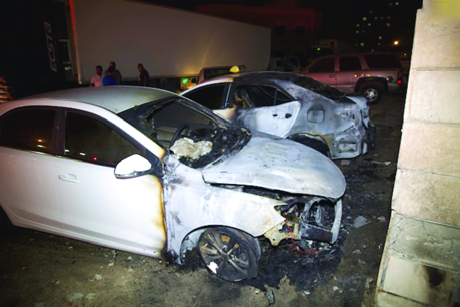 المركبتان بعد احتراقهما