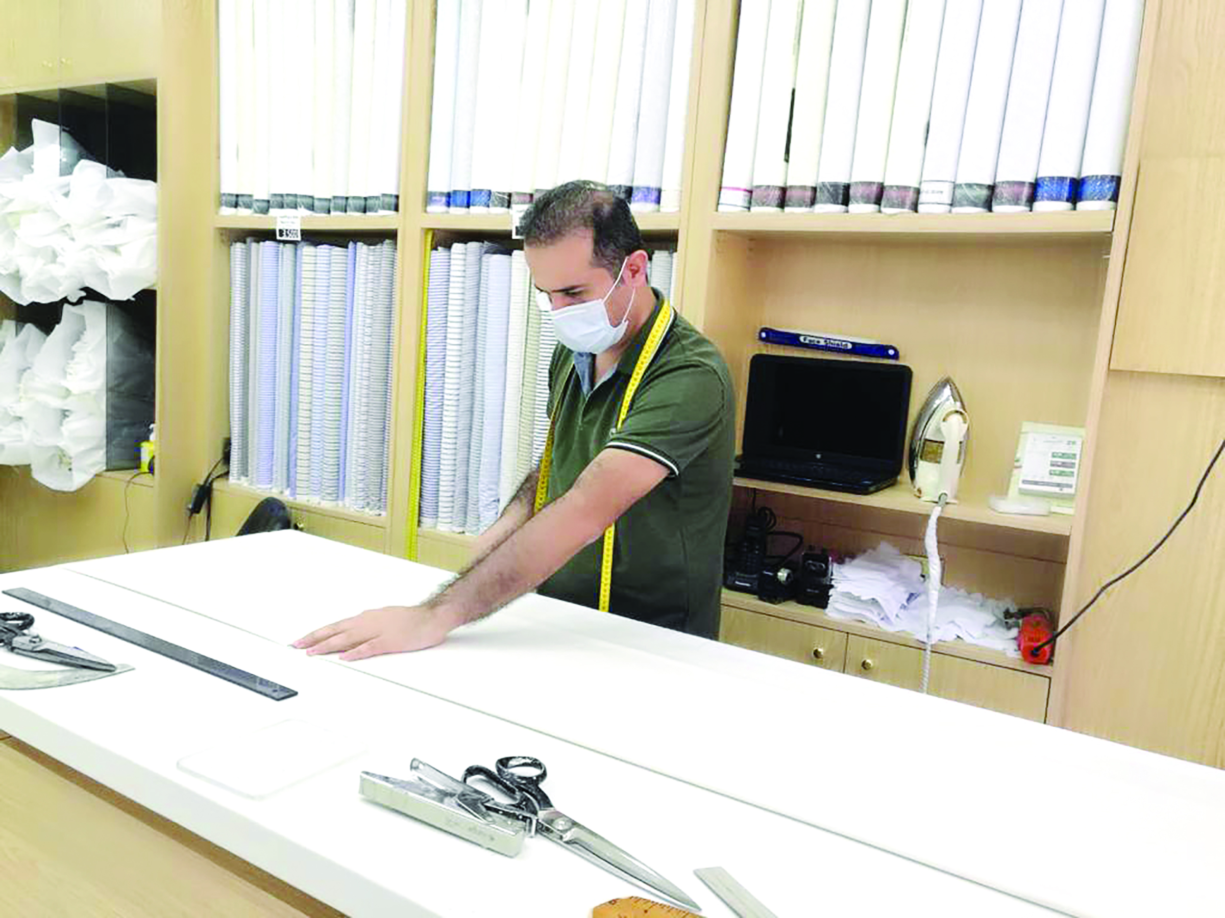 تفصيل الدشداشة... فن ومهارة 