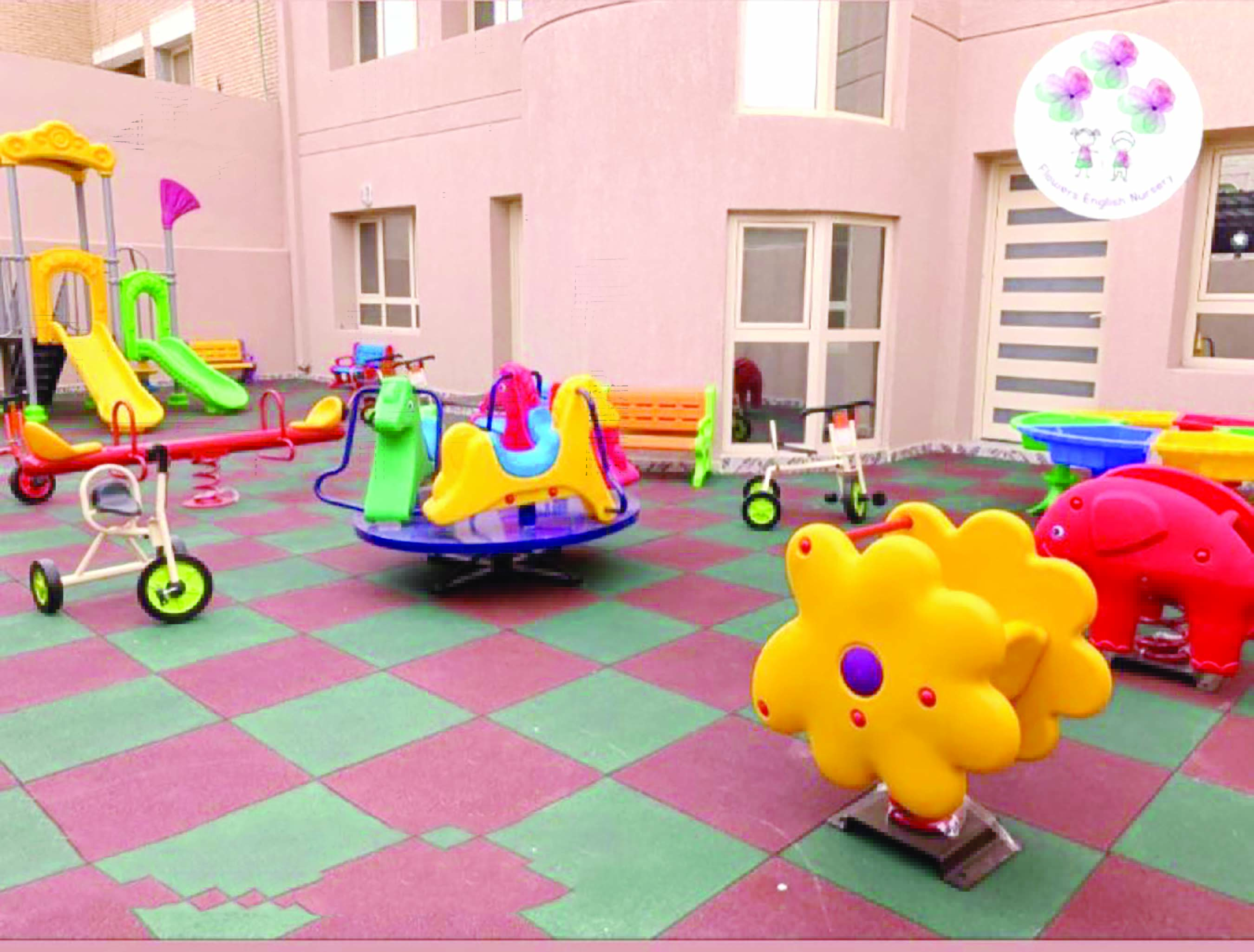 ألعاب خارجية في إحدى الحضانات