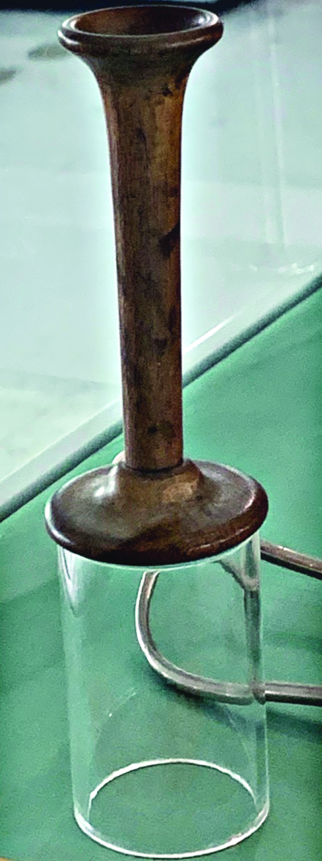 سماعة أذن طبية قديمة 