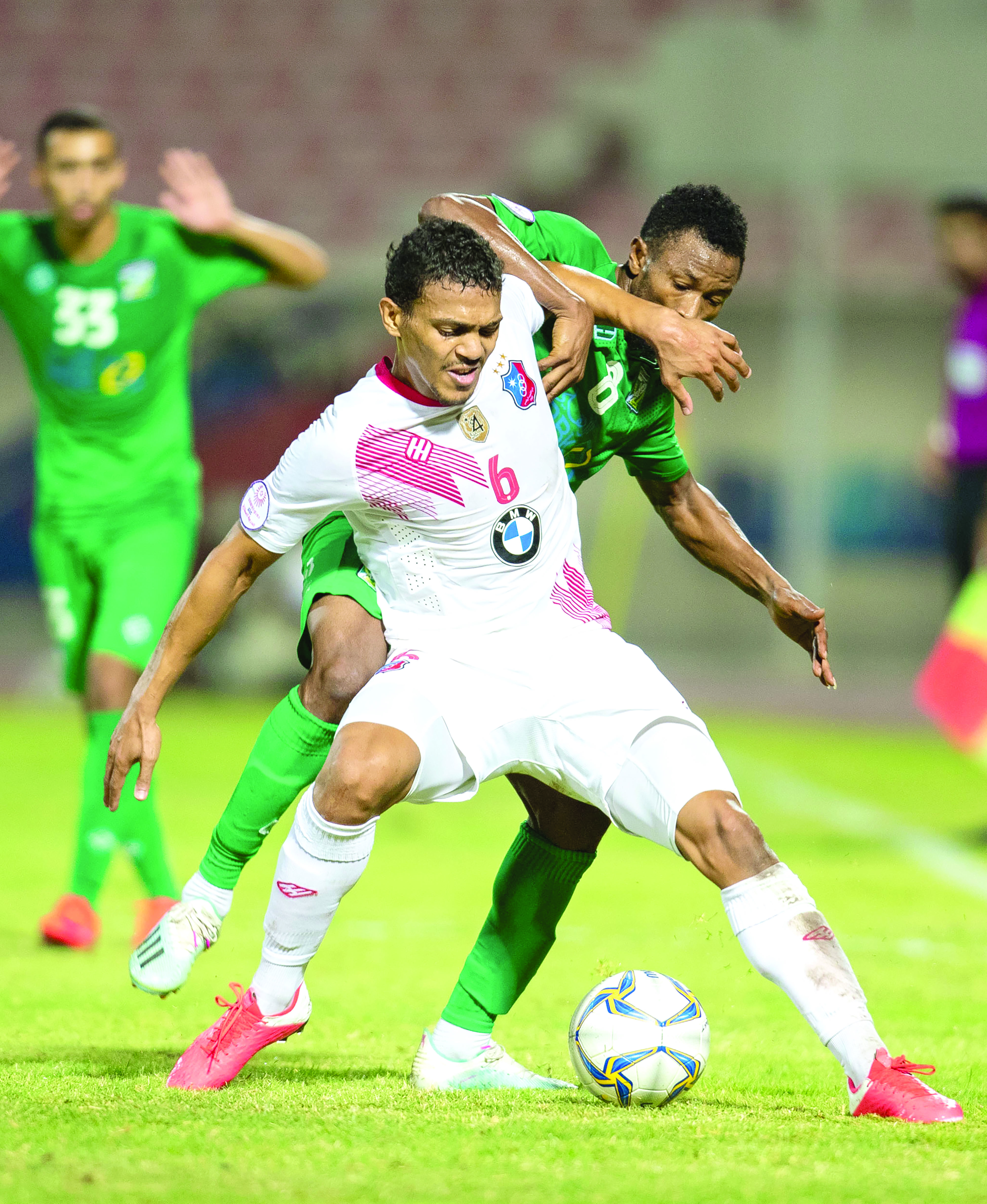 u0627u0644u062eu0628u064au0632u064a u0648u064au0639u0642u0648u0628u0648... u0641u064a u0635u0631u0627u0639 u0639u0644u0649 u0627u0644u0643u0631u0629t    (u0627u0644u0623u0632u0631u0642 u062fu0648u062a u0643u0648u0645)