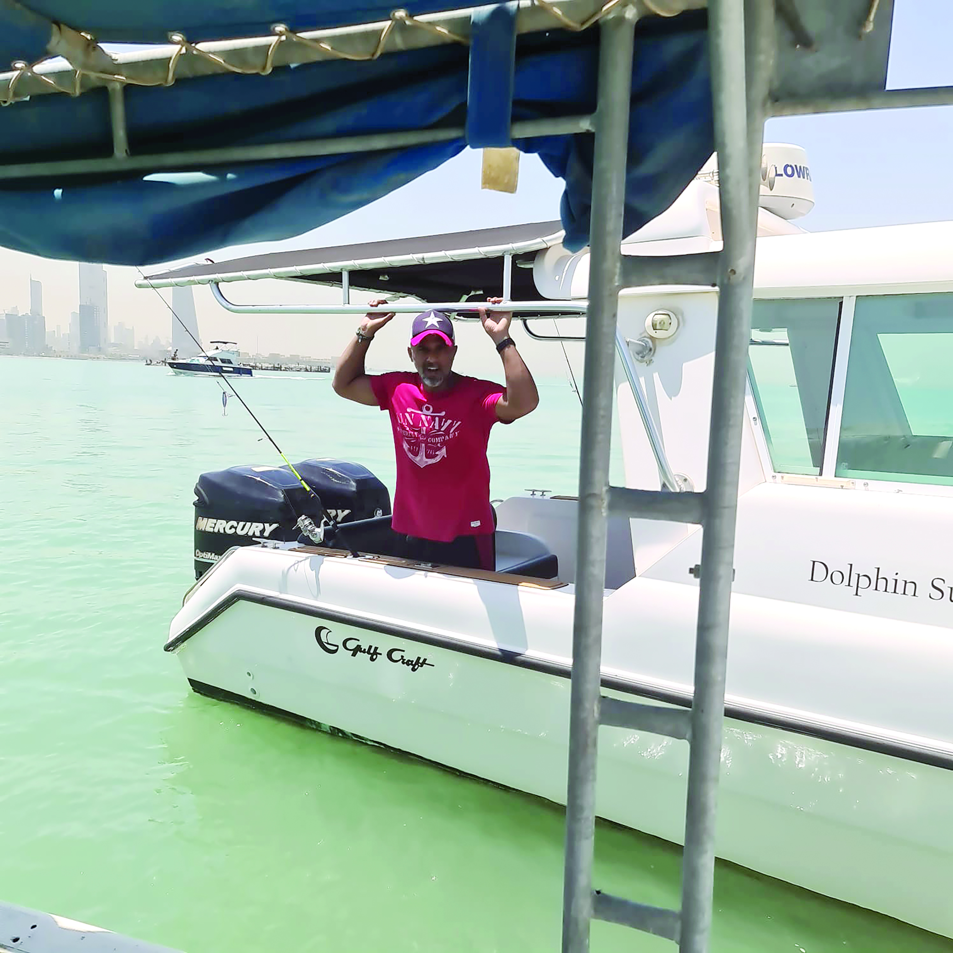 u0623u062du062f u0627u0644u0645u0639u062au0635u0645u064au0646 u0639u0644u0649 u0645u0631u0643u0628u0647