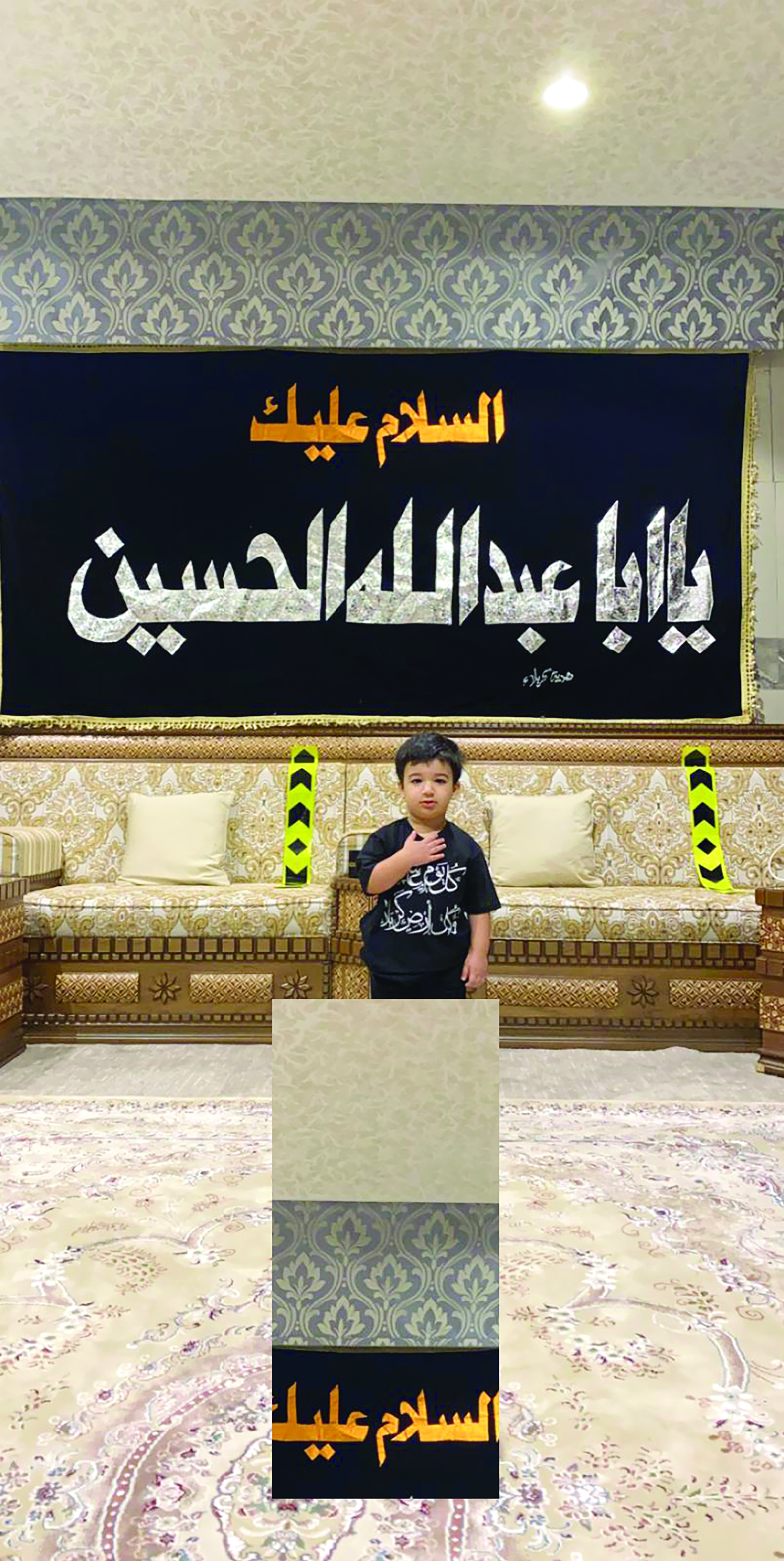 أحد الأطفال في حسينية الإمامين الكاظمين