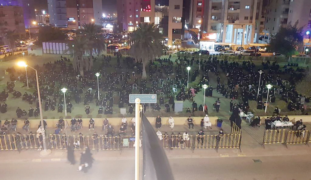 u062du0634u0648u062f u0646u0633u0627u0626u064au0629 u00abu0645u0639 u0627u0644u062au0628u0627u0639u062fu00bb u0641u064a u0627u0644u0633u0627u062du0629 u0627u0644u062eu0627u0631u062cu064au0629 u0644u062du0633u064au0646u064au0629 u0639u0627u0634u0648u0631 