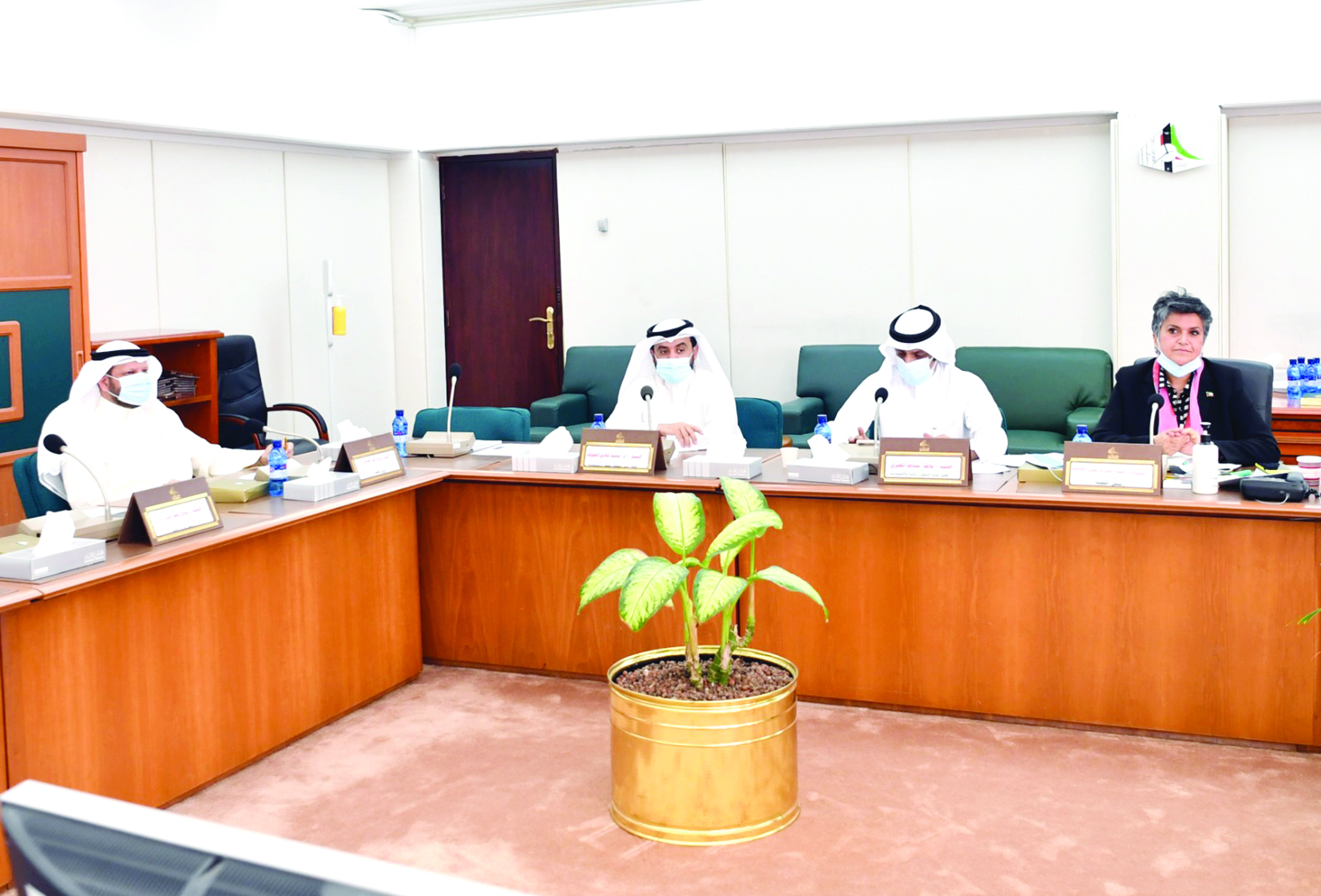 u062cu0627u0646u0628 u0645u0646 u0627u062cu062au0645u0627u0639 u0627u0644u0644u062cu0646u0629 u0627u0644u0645u0627u0644u064au0629 u0628u062du0636u0648u0631 u0627u0644u0634u064au062au0627u0646 u0623u0645u0633