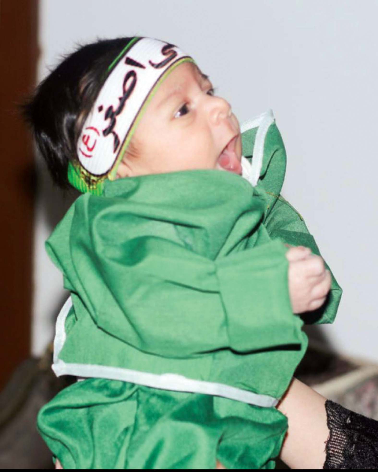 طفل في حسينية المجتبى 