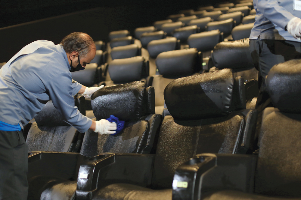  تعقيم دوري للمقاعد